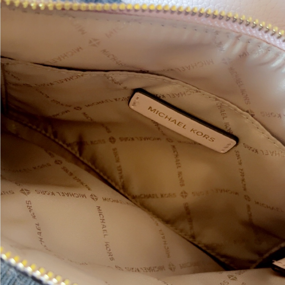 100% Authentic Michael Kors Pink Blush Leather Tote and Wristlet Set - Picture 8 of 8